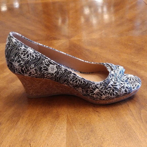 dexflex comfort Shoes - NEW DEXFLEX BLACK WHITE FLOWER WEDGE SHOES SZ 8W